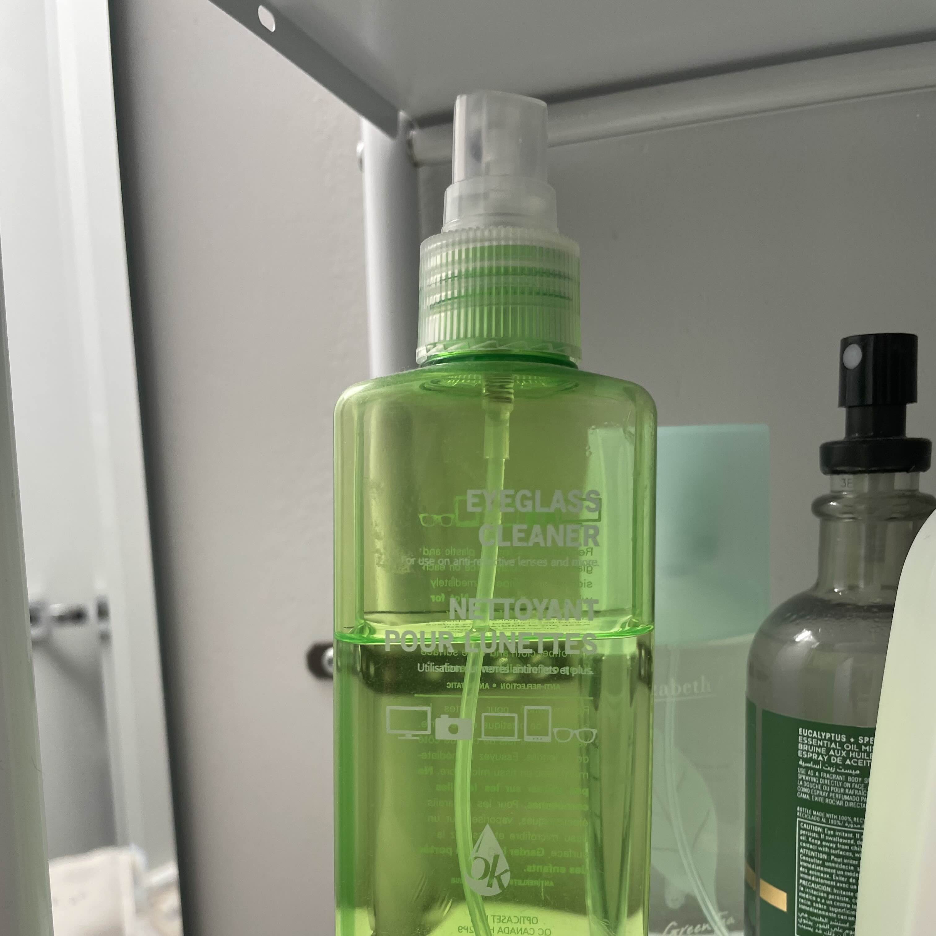 The eyeglass cleaner spray